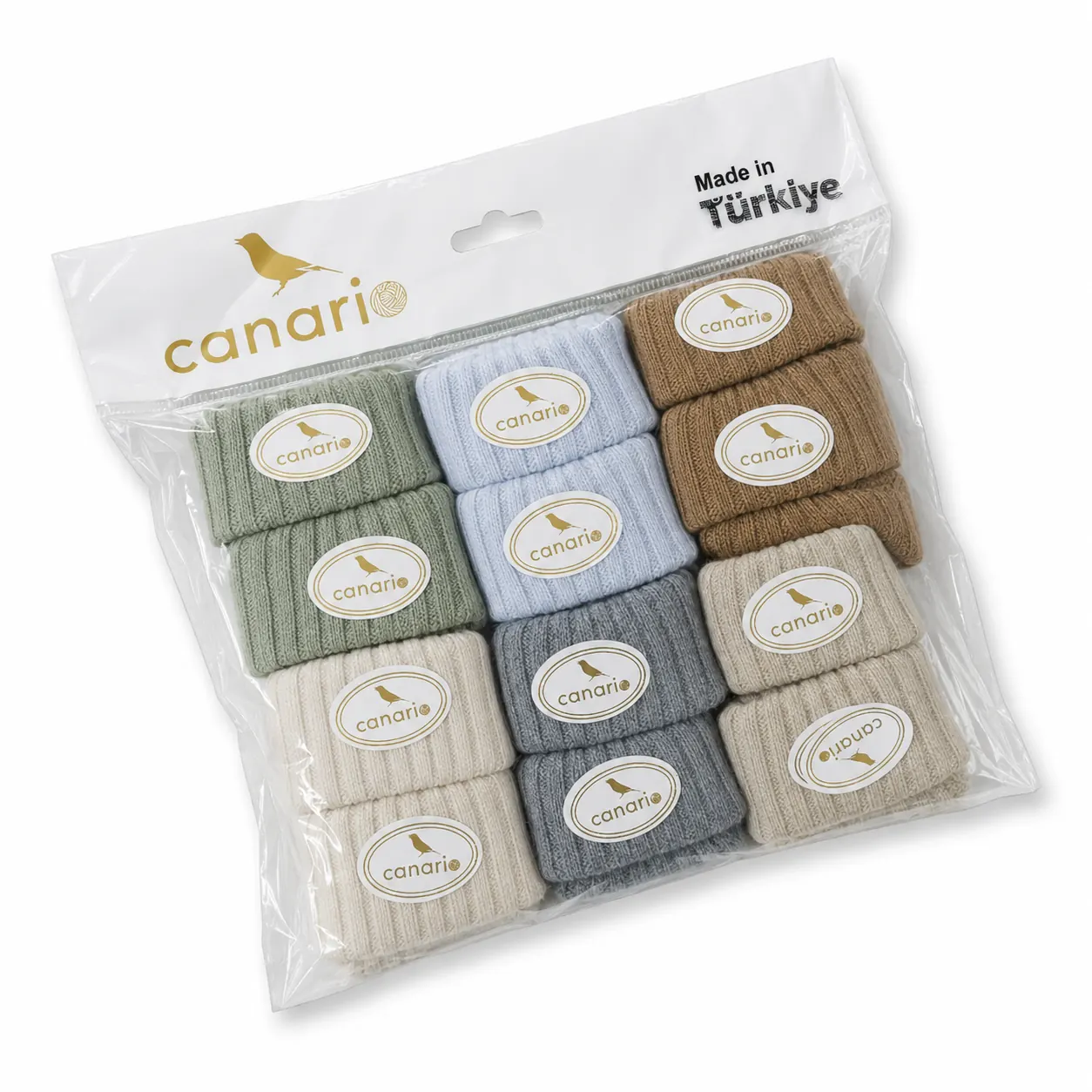Canario yazılı pakette çorap setlerinin ürün sunumu