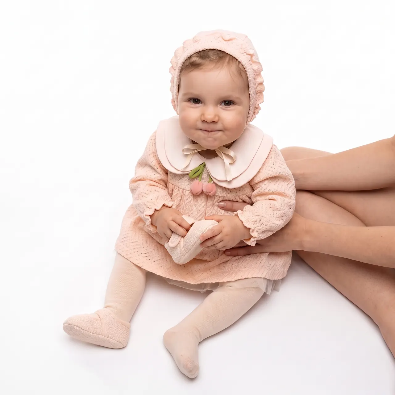 Pembe bebek kıyafetiyle dijital bebek modeli